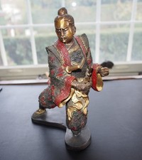 Skulptur eines Samurai im