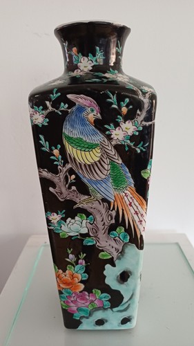 Porzellanvase mit polychromer